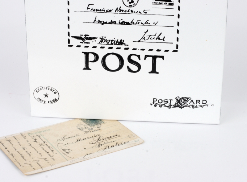 romantická poštovní schránka na plot